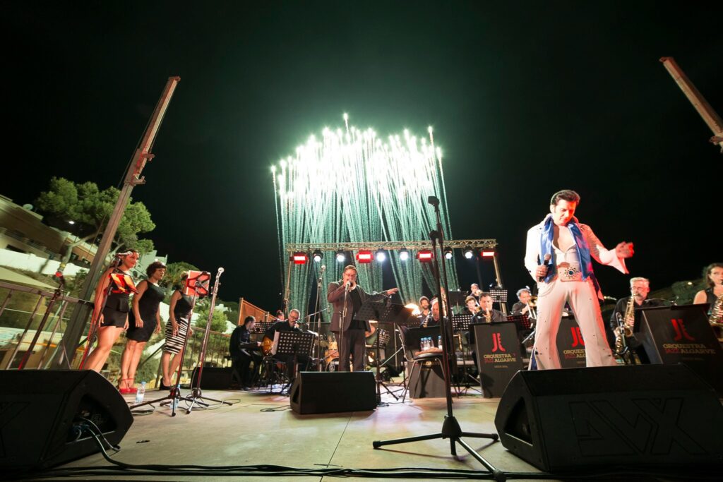 Carlos do Carmo Auditorium, in Lagoa, receives the Jazz singer Marta Hugon and Algarve Jazz Orchestra for the concert A Warm Christmas