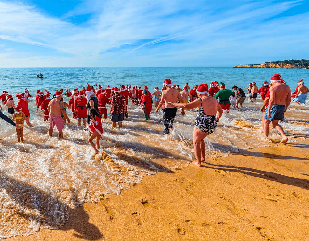 Festive charity swims welcome the brave ones to Armação de Pêra for Christmas and New Year’s!