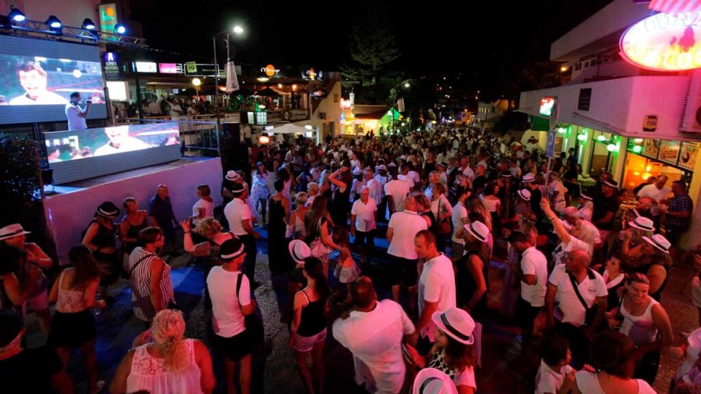 Highly anticipated ‘Black & White Night’ returns this weekend to Carvoeiro